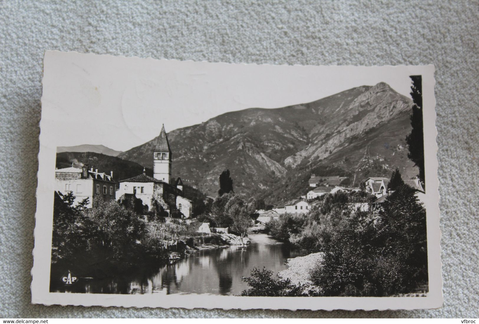 Cpsm 1952, saint Etienne de Baigorry, l'église et la Noureppe, Pyrénées atlantiques 64