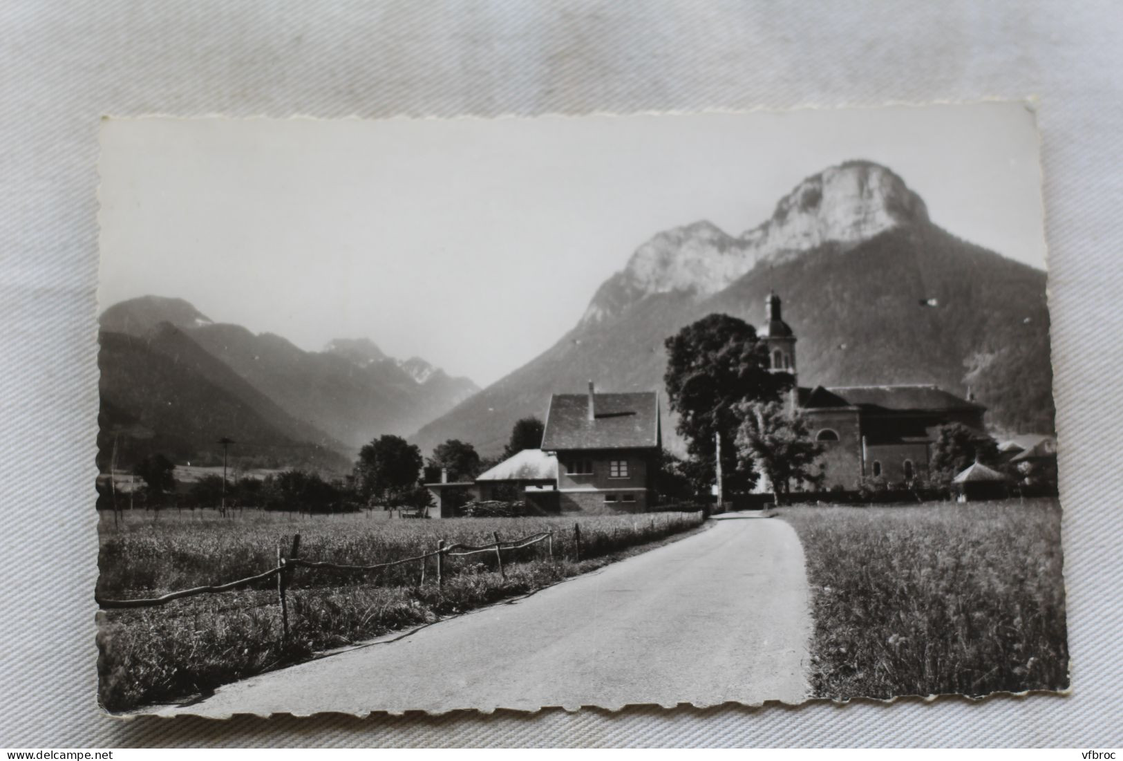 Cpsm 1965, Doussard, l'église et le Charbon, Haute Savoie 74
