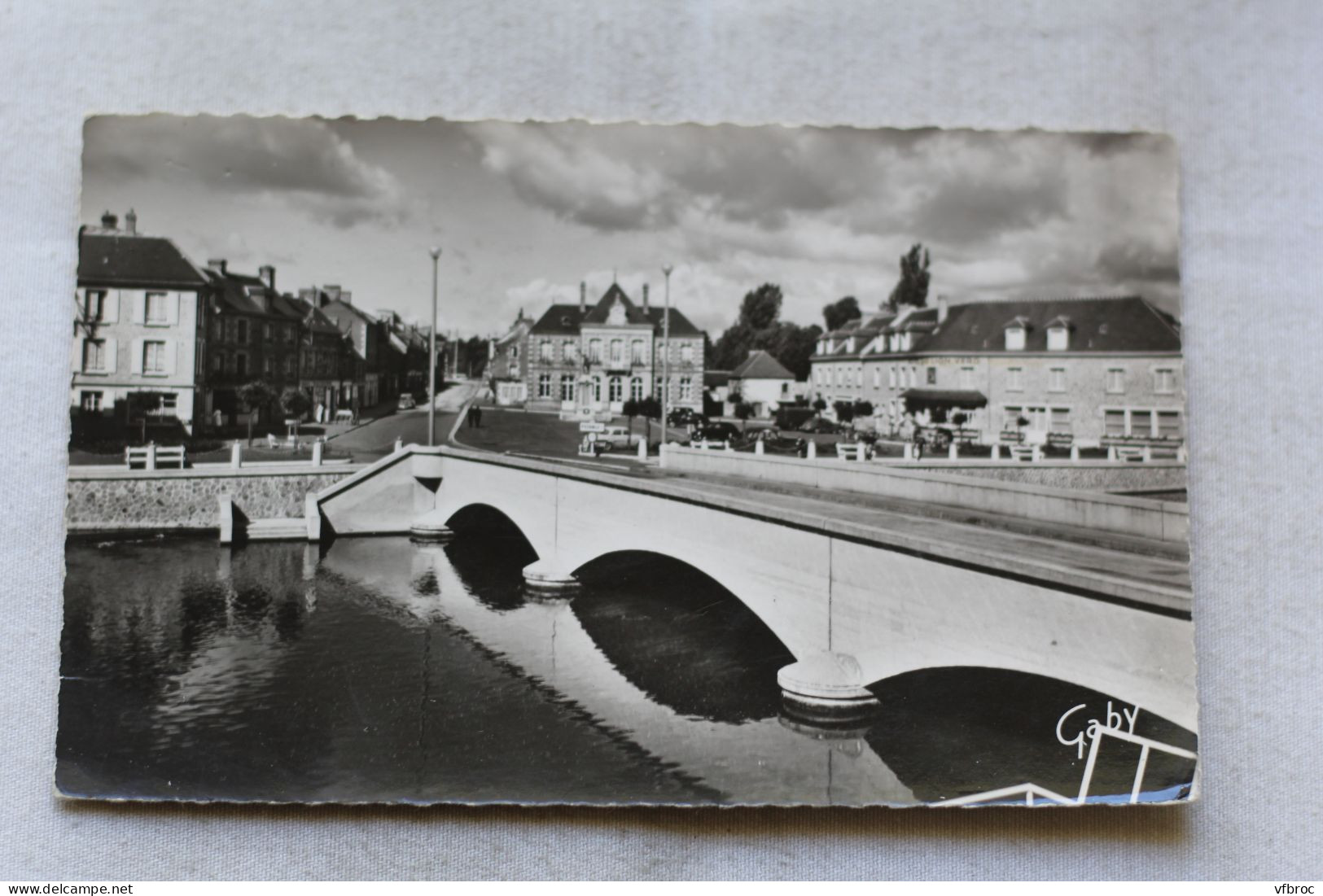 Cpsm 1967, Putanges, le pont, la place et l'hôtel de ville, Orne 61
