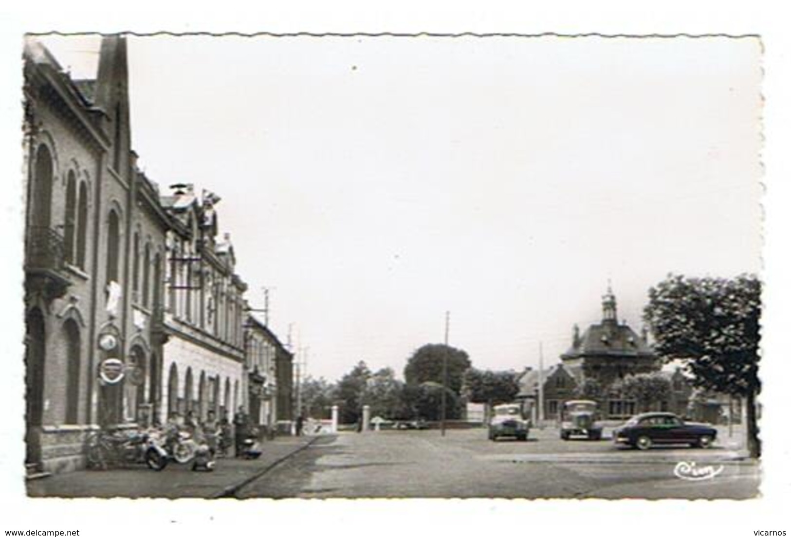 CPSM 62 HARNES Grand'Place