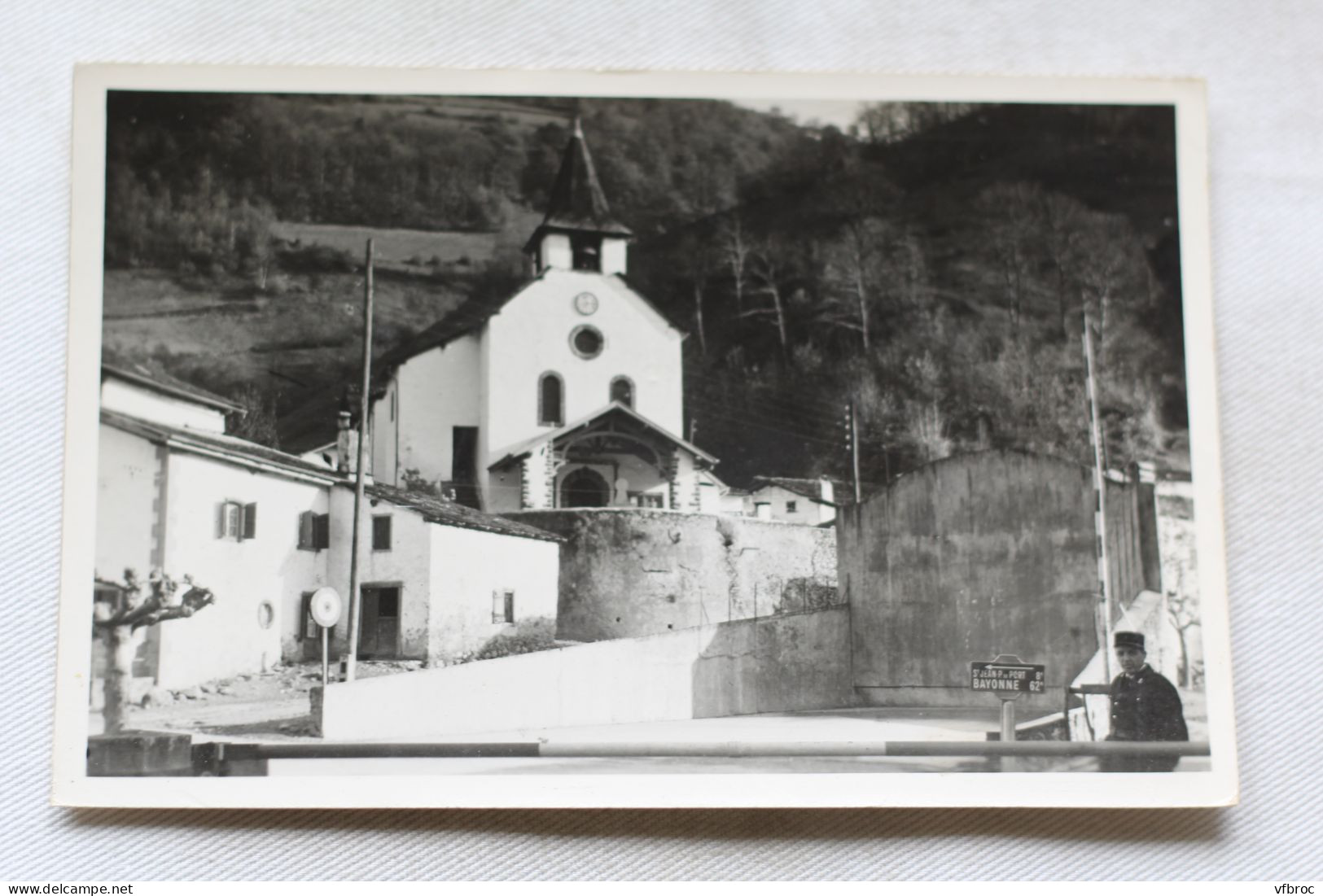 Cpsm, Arnéguy, fronton et église, Pyrénées Atlantiques 64