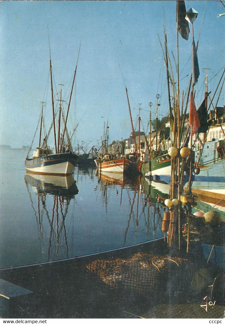 CPSM Audierne Le Port de Pêche Thoniers à Quai