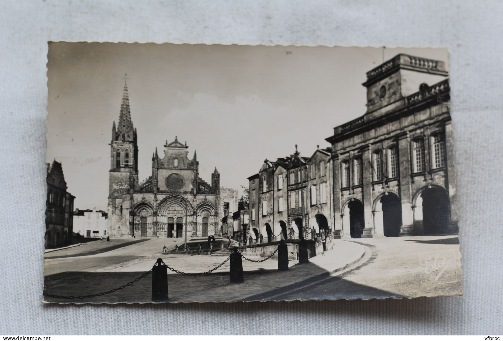 Cpsm, Bazas, la cathédrale, la place de l'hôtel de ville, Gironde 33