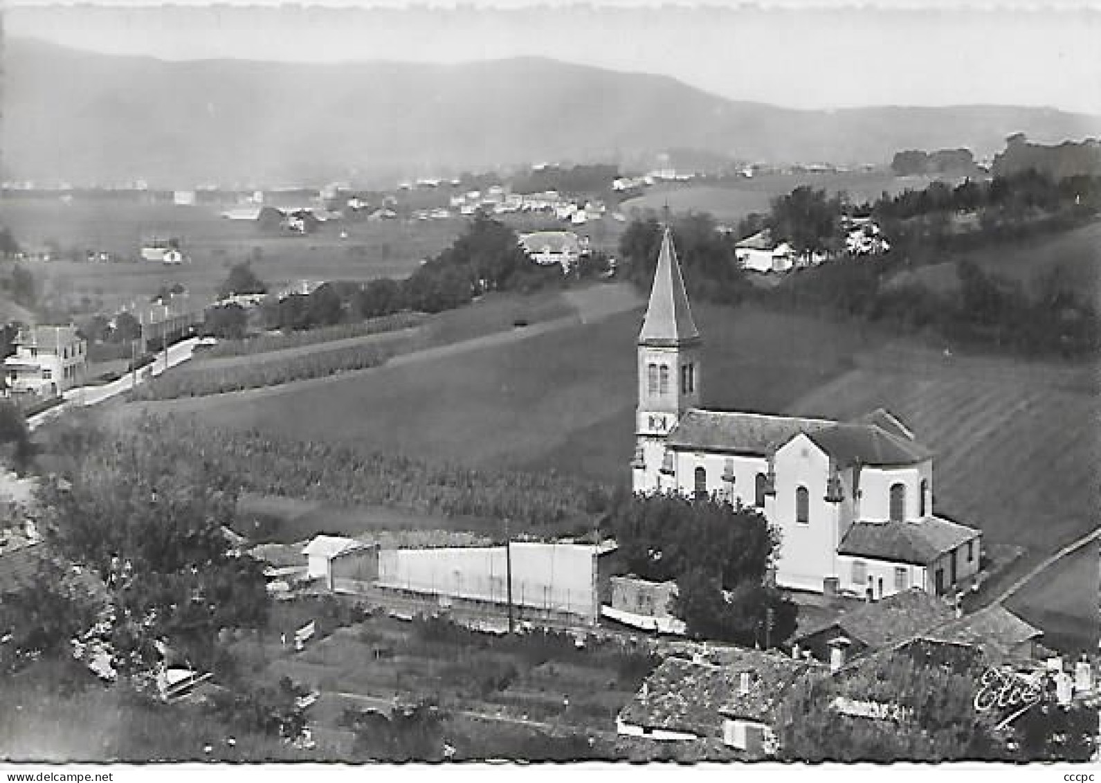CPSM Béhobie Eglise de Béhobie vue sur Hendaye et Fontarabie