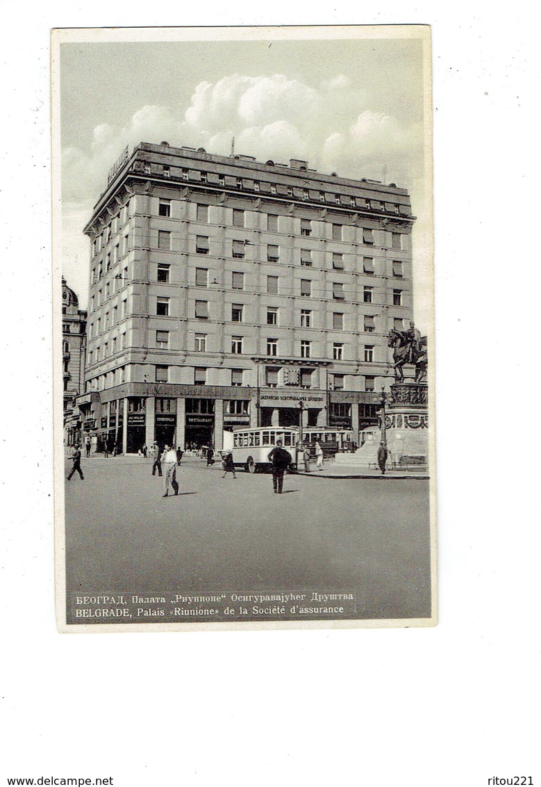 cpsm - Belgrade - Capitale de la Serbie - palais Riunione de la société d'assurances - animation autobus