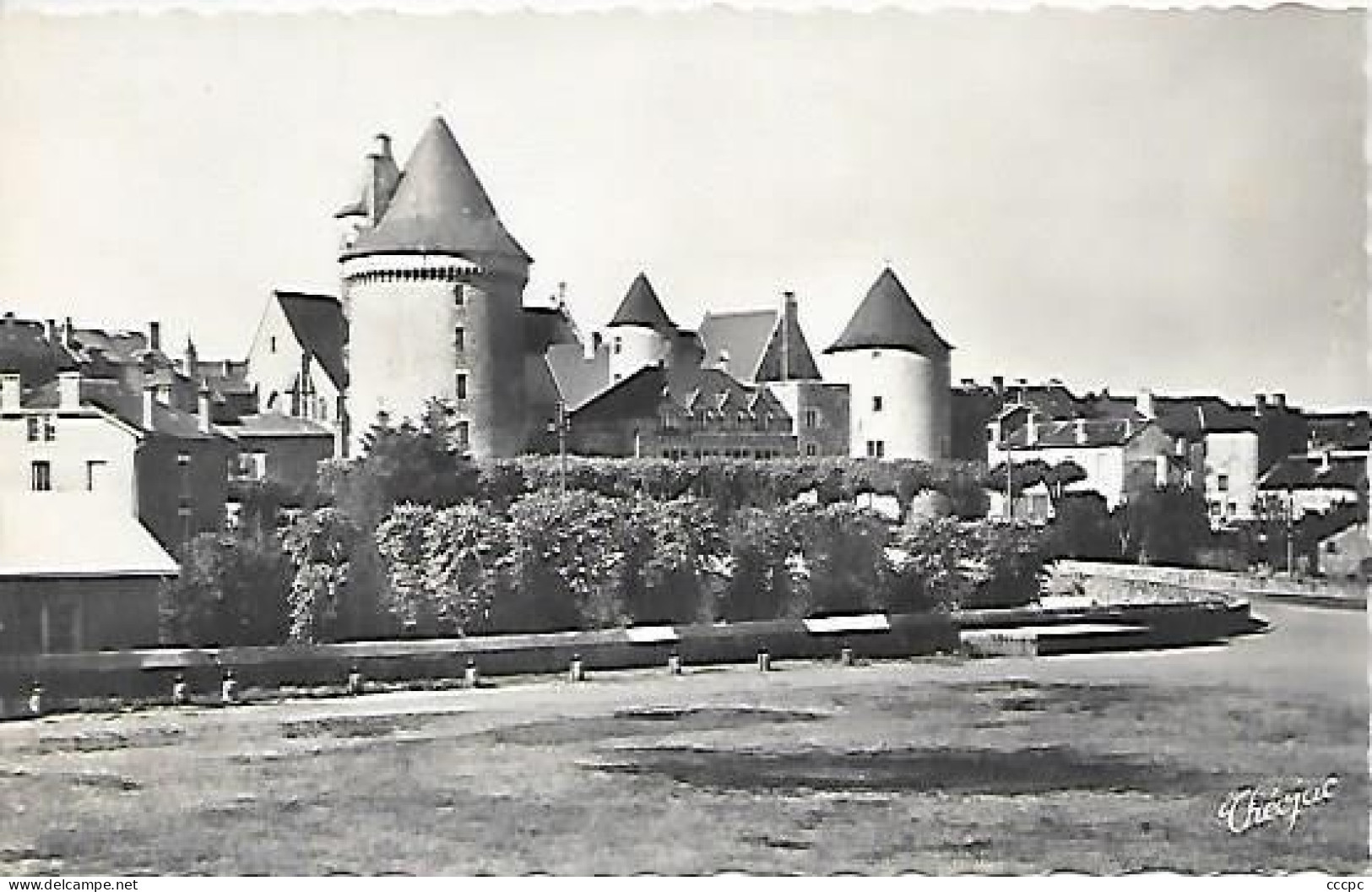 CPSM Bourganeuf Le Câteau et la Tour ZIZIM