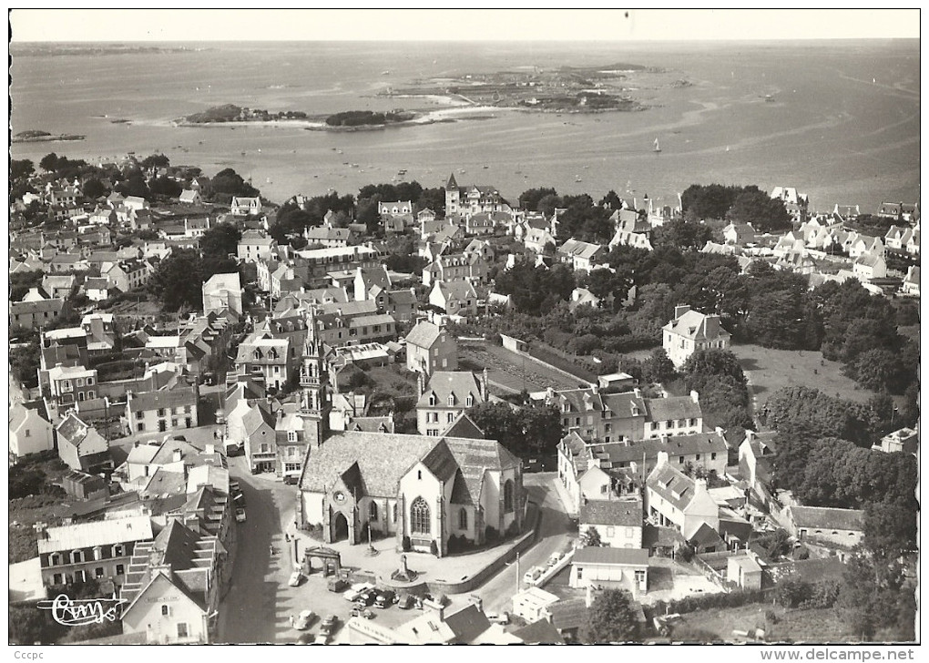 CPSM Carantec - vue générale aérienne du Centre - L'Eglise