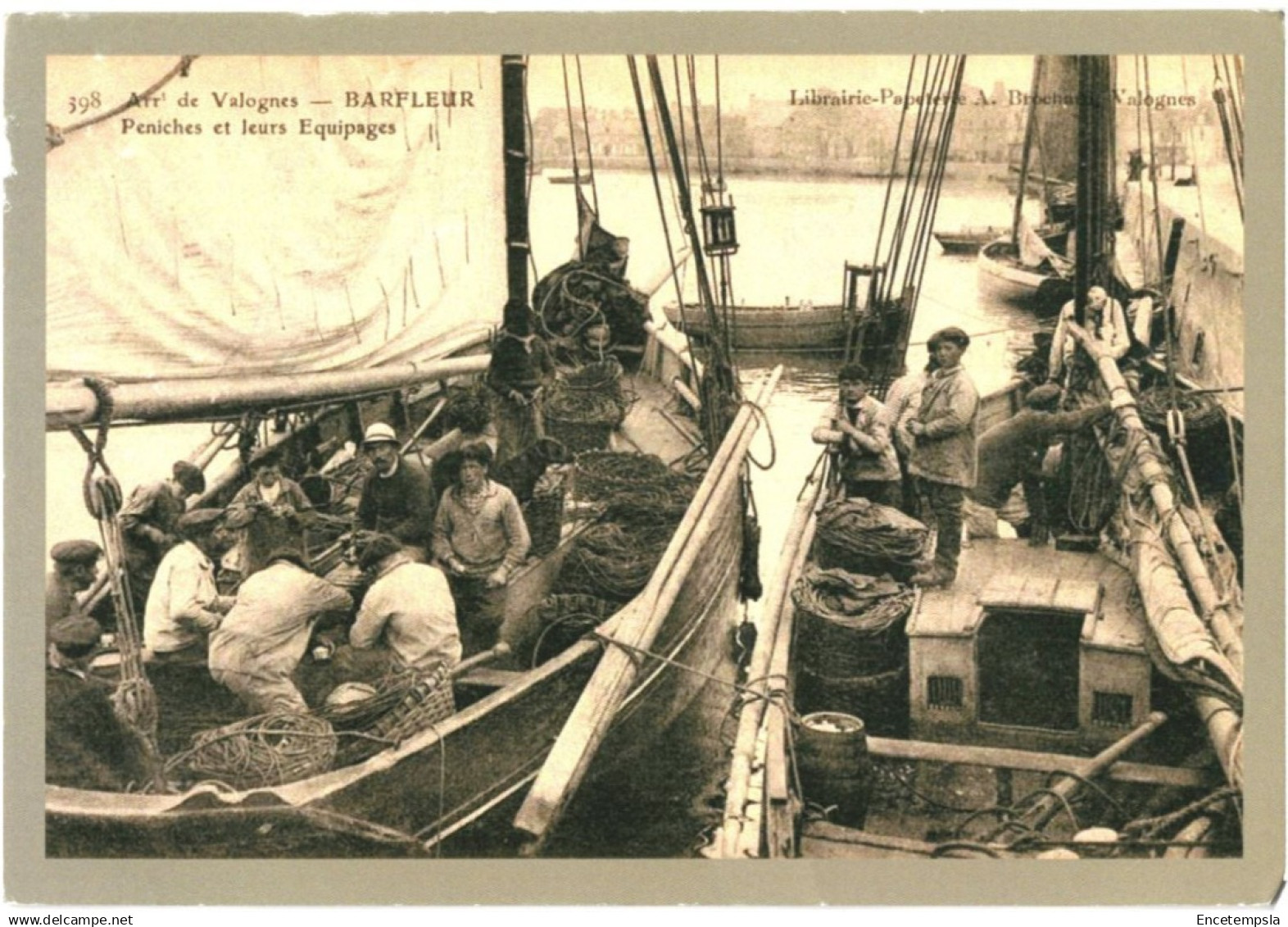CPSM Carte postale  France Barfleur  Péniches et leurs équipages  Vs13