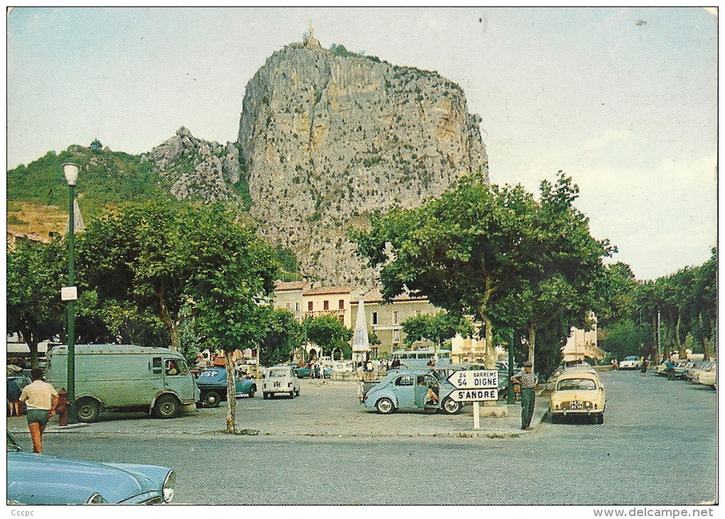 CPSM Castellane La place et le Roc - voiture ancienne