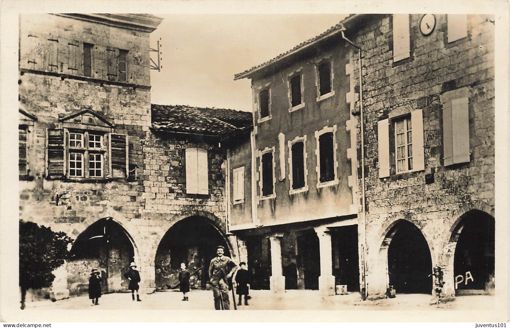 CPSM Castelnau de Montmirail-La place    L4252