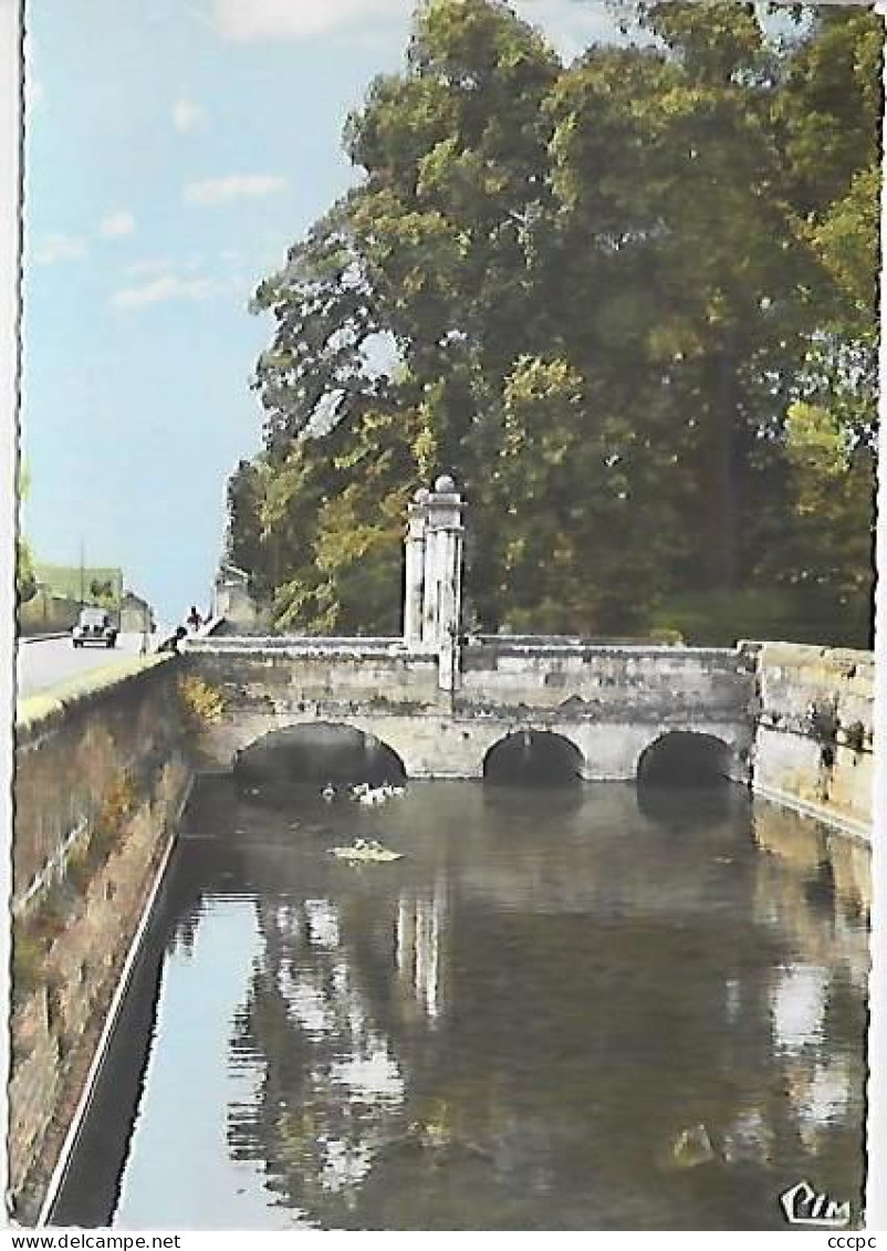 CPSM Château de Chilly-Mazarin les Douves