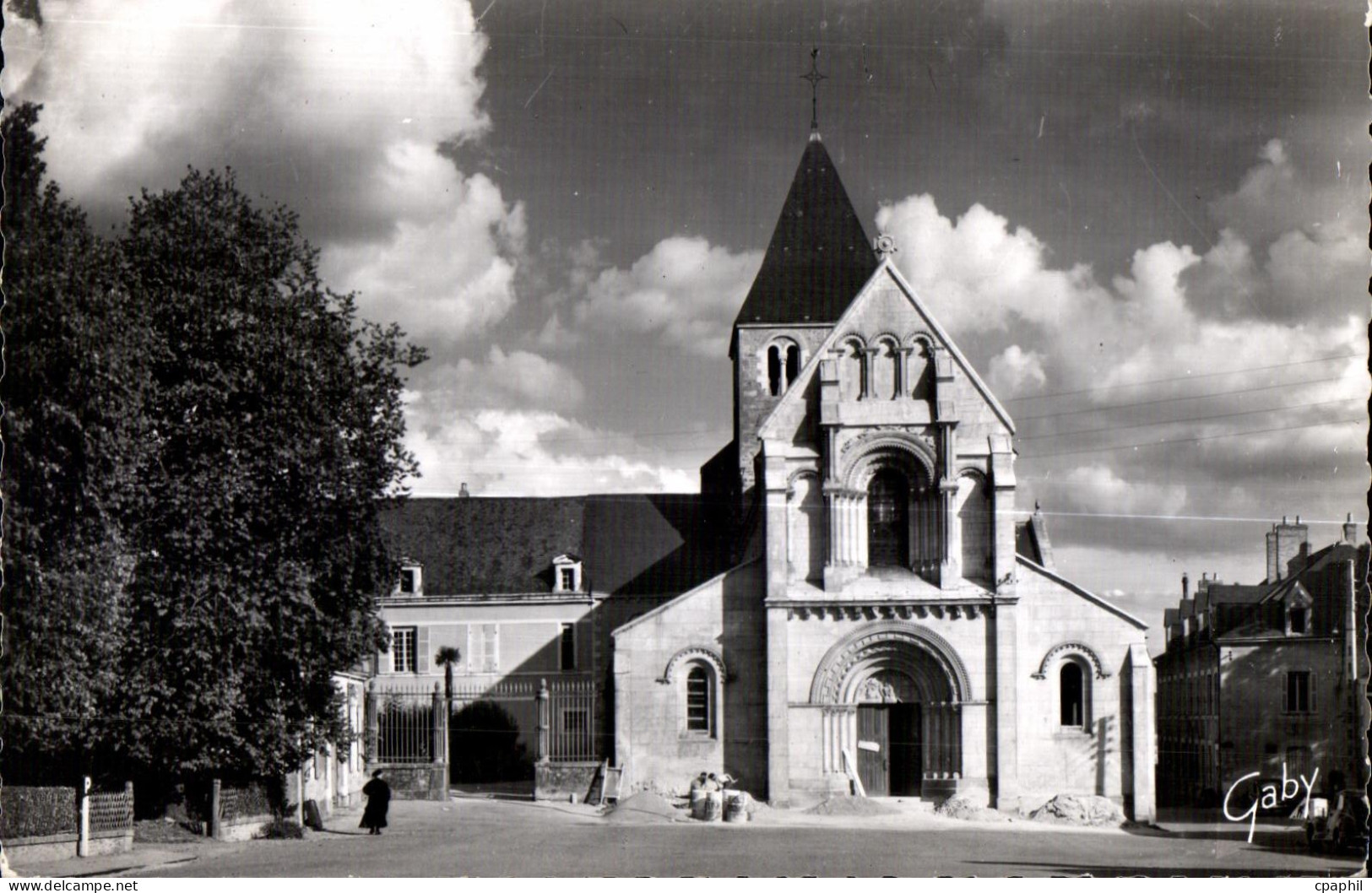 CPSM Chateau Gontier L Eglise Saint Jean