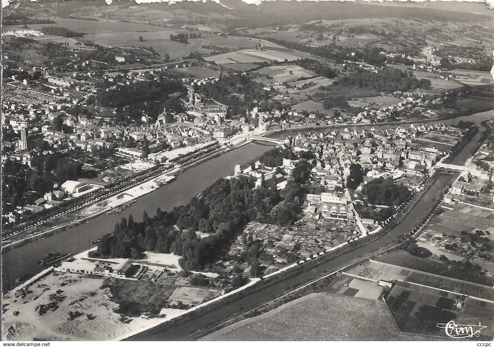 CPSM Chateau-Thierry vue aérienne l'Ile du Château Thierry et la Vallée de la Marne