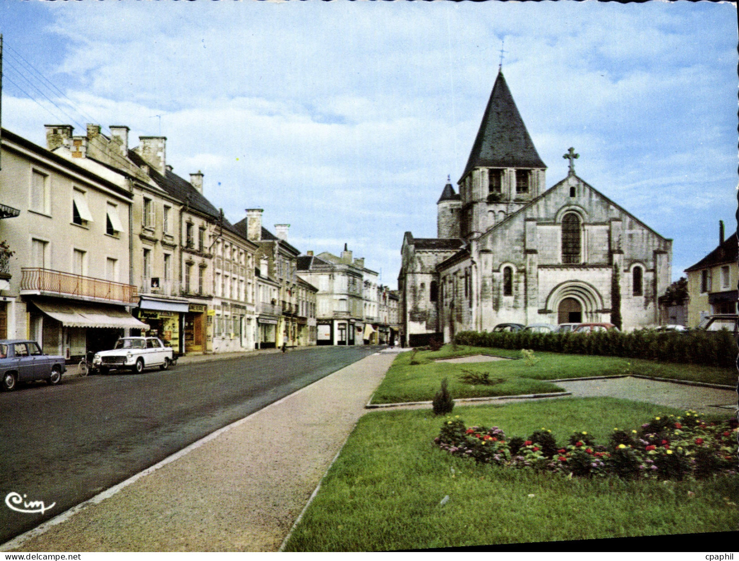 CPSM Chauvigny (Vienne) La Place du Marche
