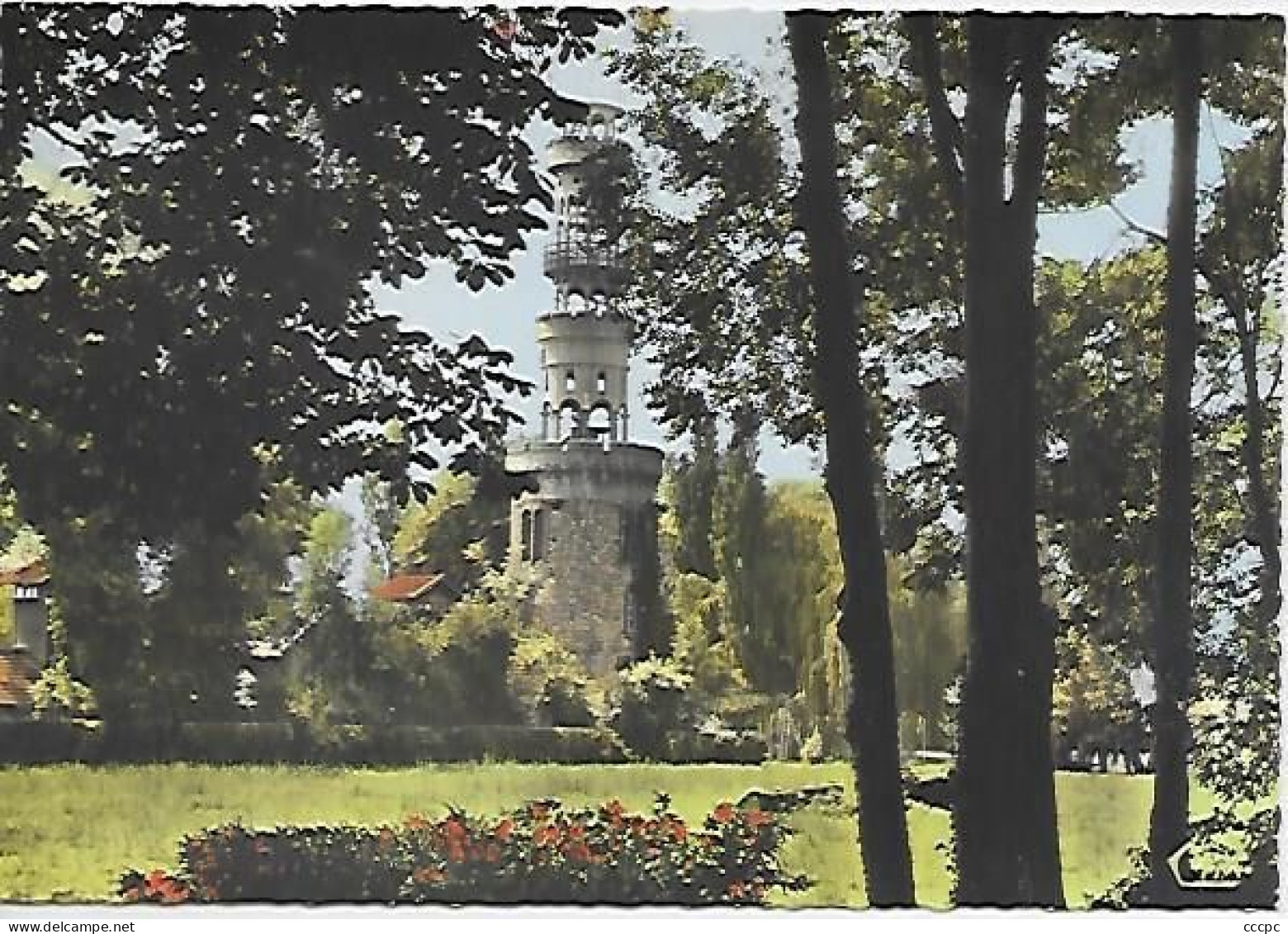 CPSM Chilly-Mazarin le Château - La Tour et les sous-bois