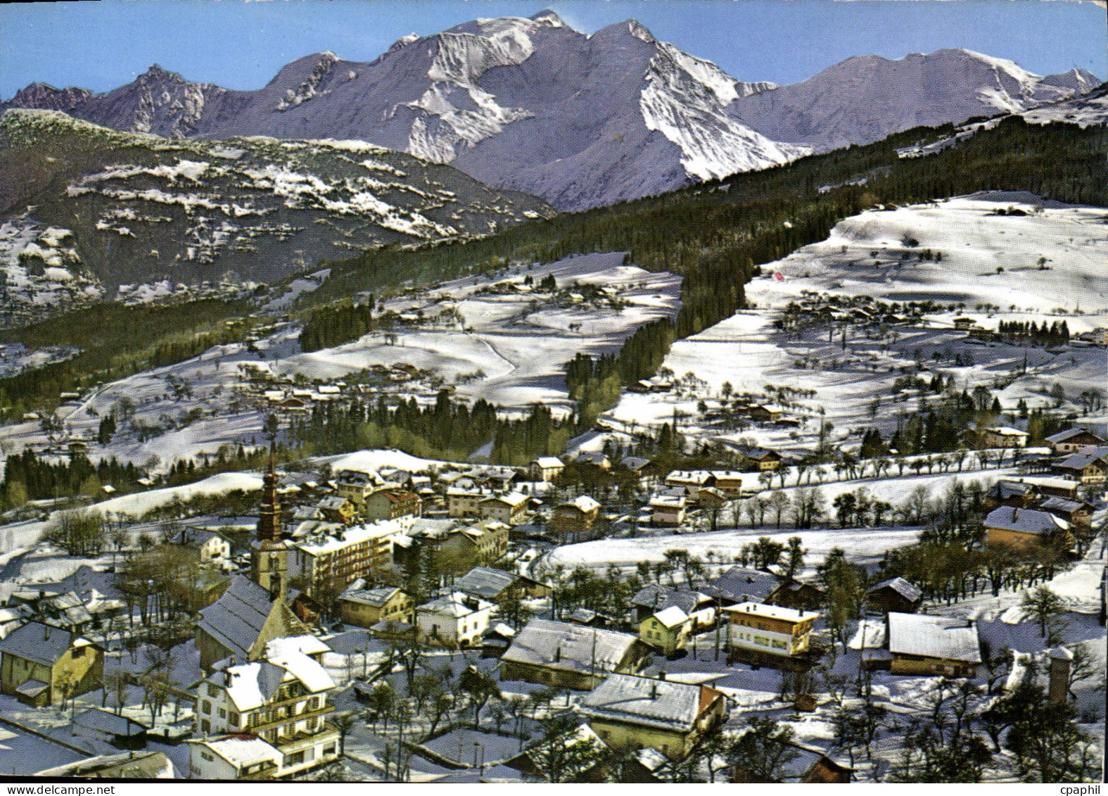 CPSM Combloux vue generale aerienne au fond le Mont Blanc