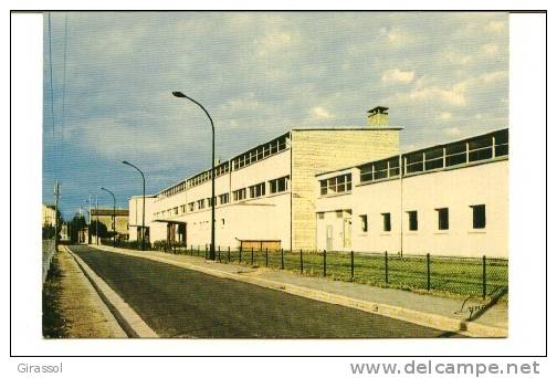 CPSM CROISSY SUR SEINE 78 lycée Jean Moulin
