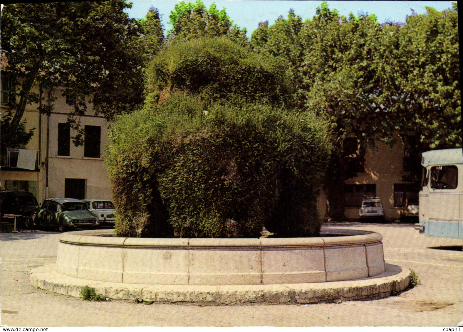 CPSM Cuers La Fontaine Du Jet D'Eau