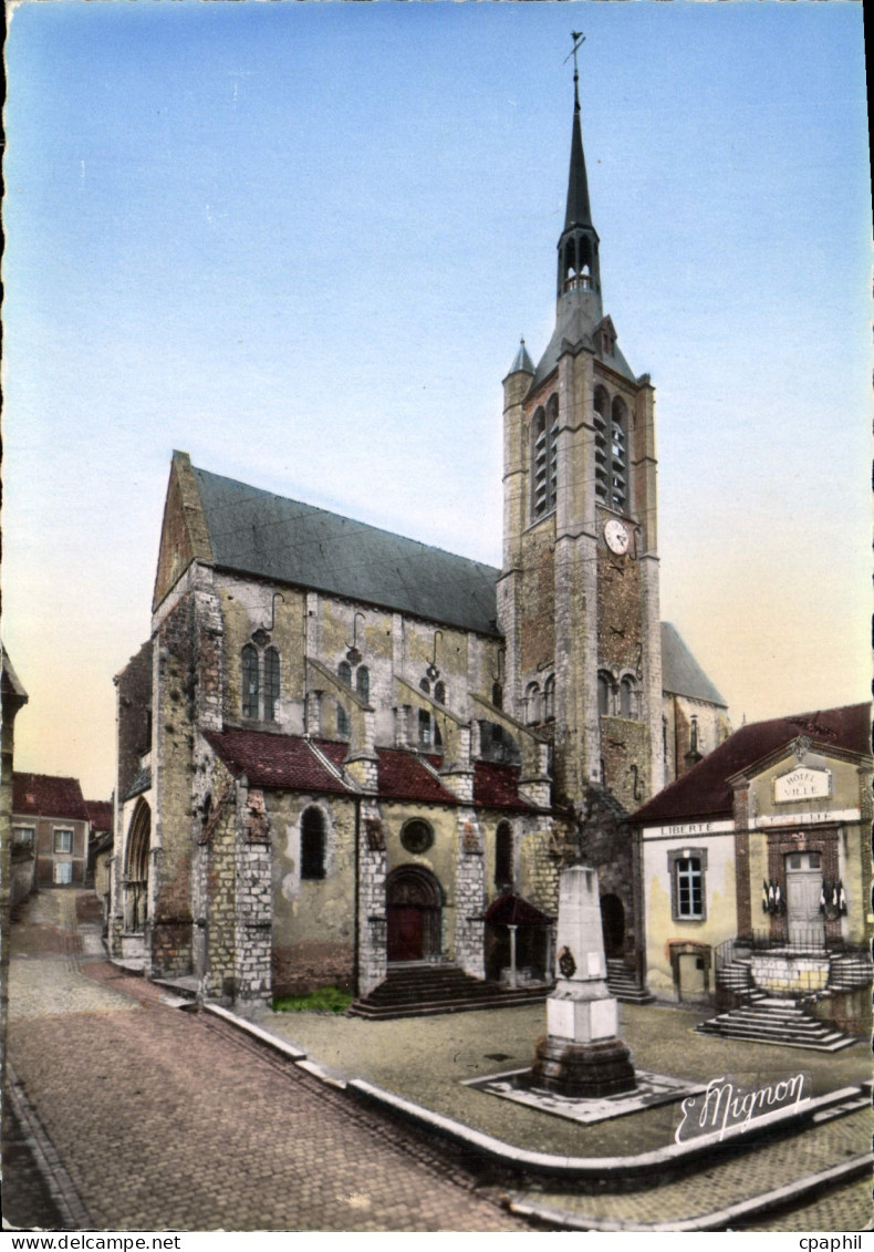 CPSM Donnemarie en Montois (S et M) Eglise Notre Dame (XIIe et XIIIe siecles)