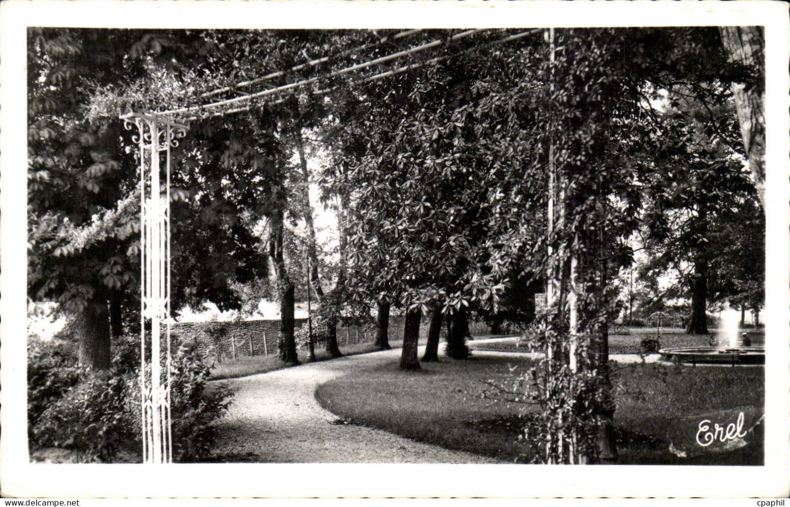 CPSM Dordogne Riberac K'entree du jardin public