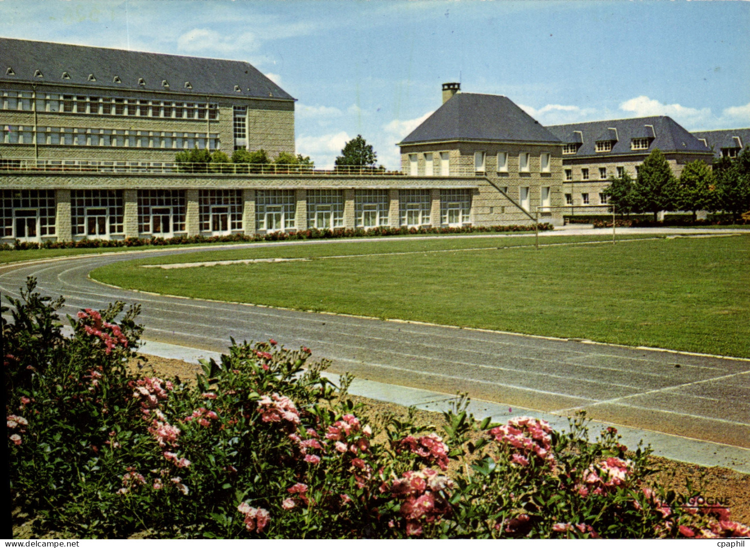 CPSM Egletons Centre De Tourisme Et D'Enseignement L'Ecole D'Apprentissage des travaux publics