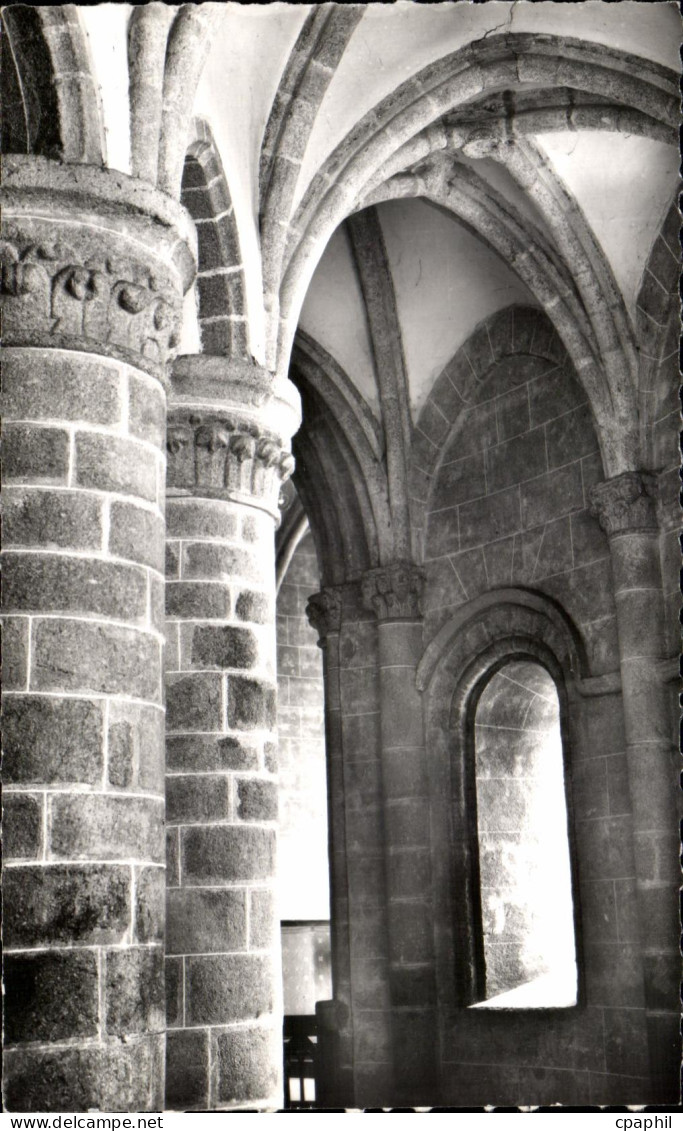 CPSM Eglise de Brelevennez Lannion Partie du deambulatoire