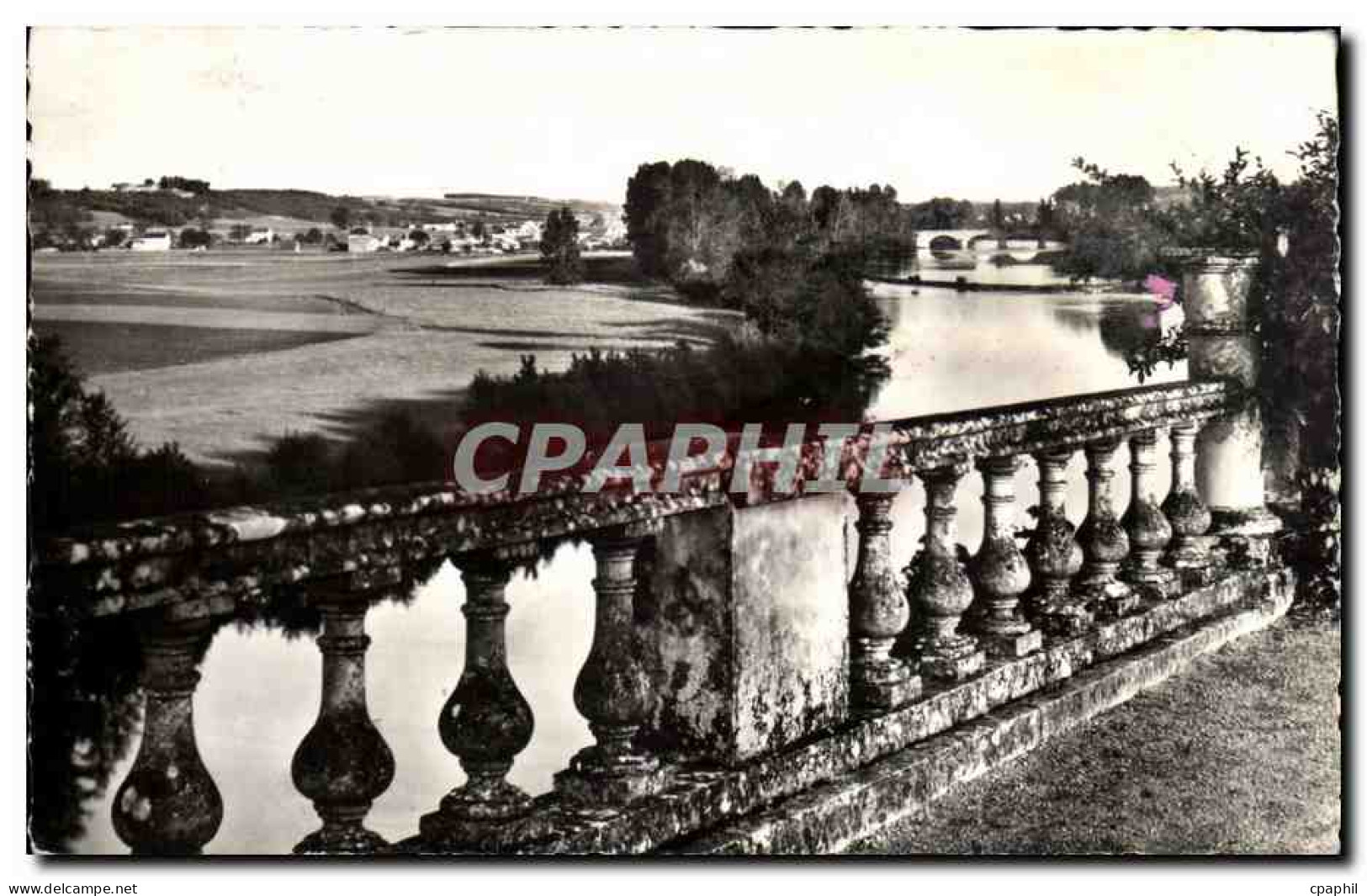 CPSM Environs de Chatellerault La vienne au chateau de Touffou