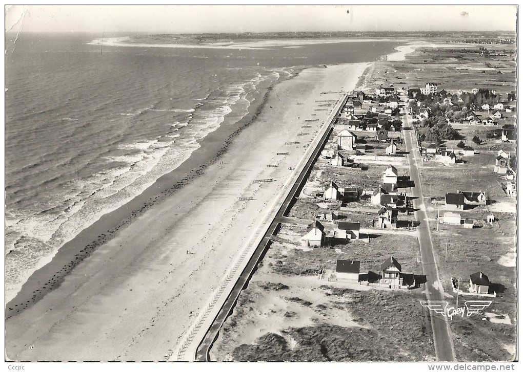 CPSM Environs de Montmartin-sur-Mer Vue aérienne Hauteville-sur-Mer - La Plage et les Villas