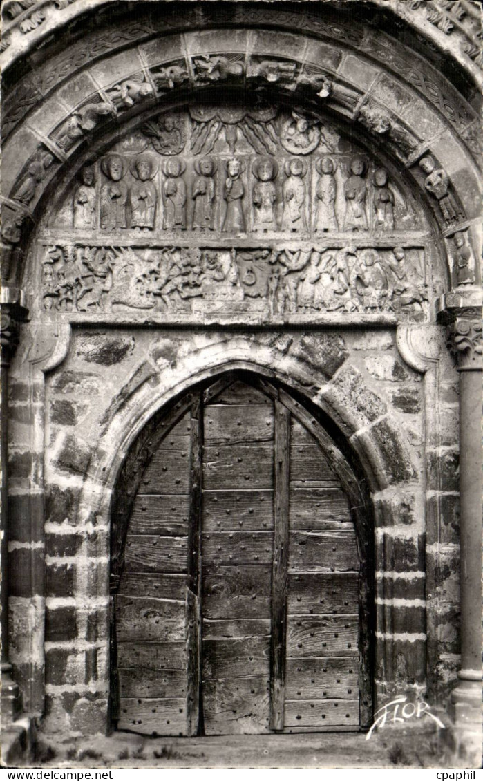 CPSM Espalion Le portail de l'eglise Romane de Perse