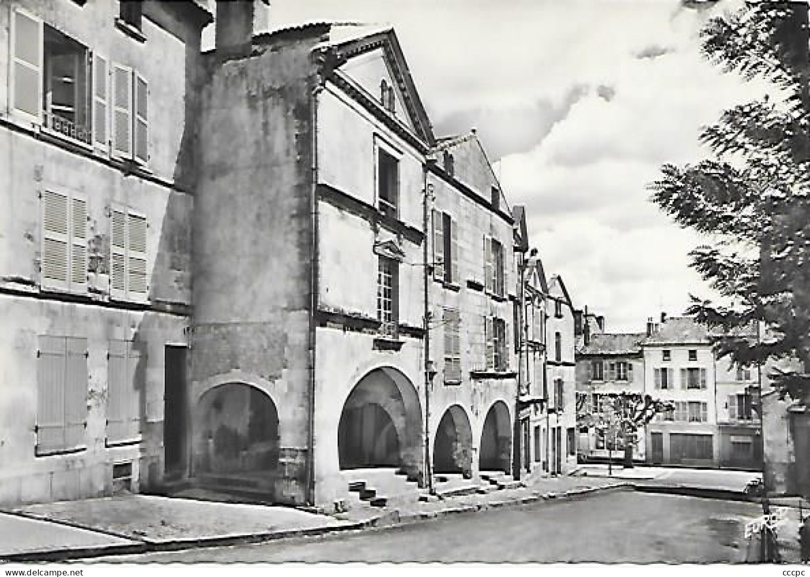 CPSM Fontenay-le-Comte Vieilles maisons Place Bellard
