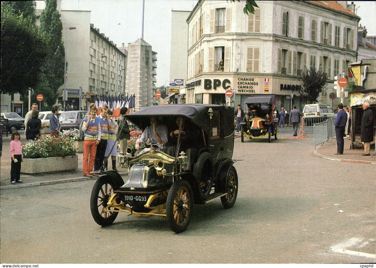 CPSM Gagny Place Foch Les Taxis de la Mame