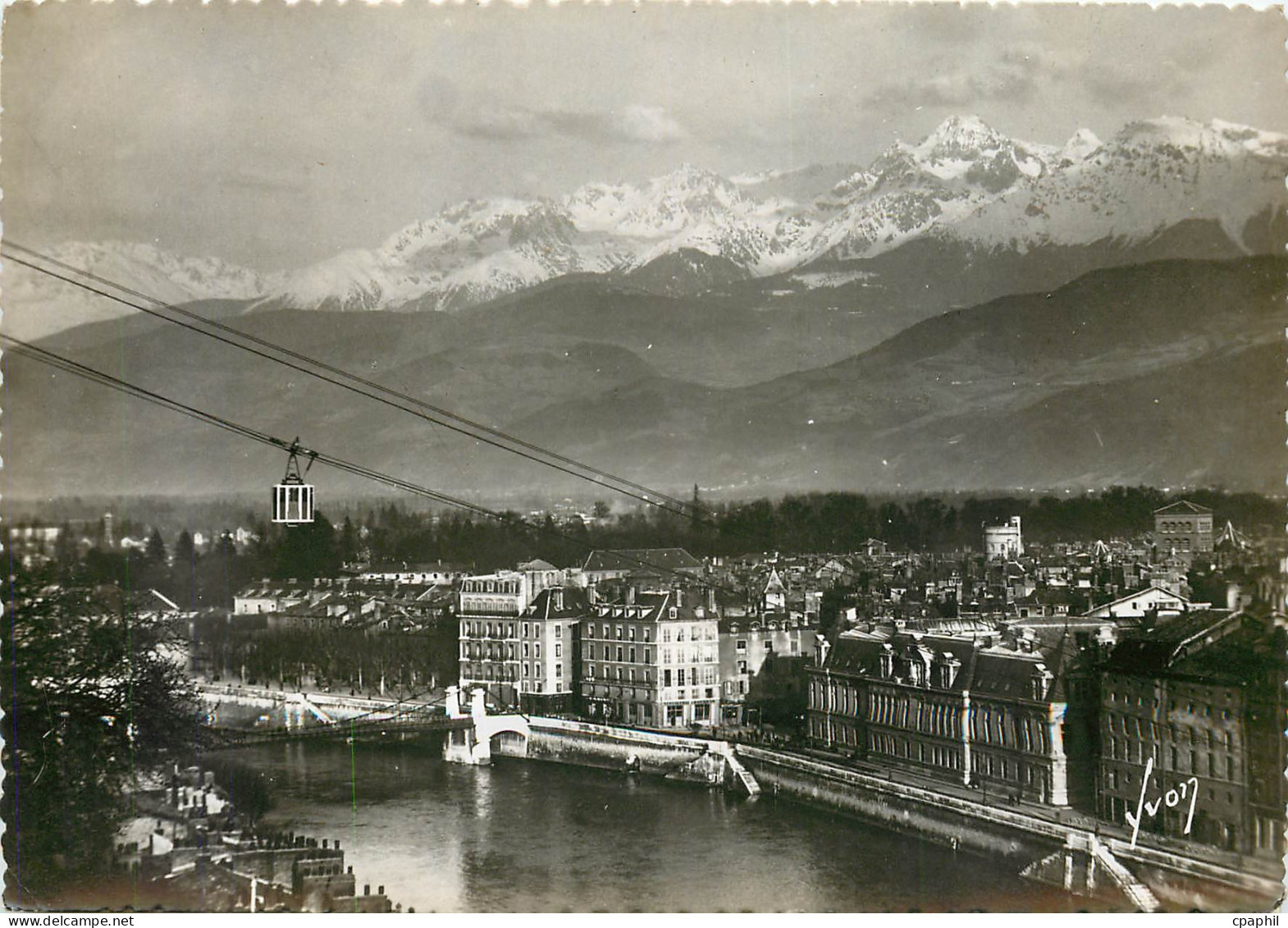 CPSM Grenoble (Isere) Vue generale et les Alpes