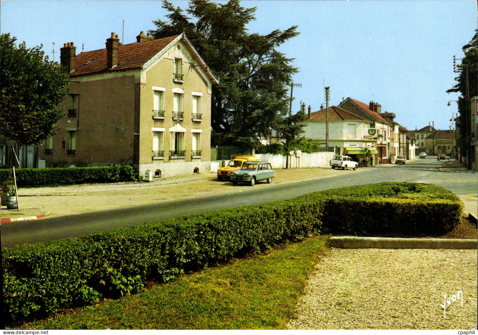 CPSM Gretz Armainvilliers Rue de Pairs