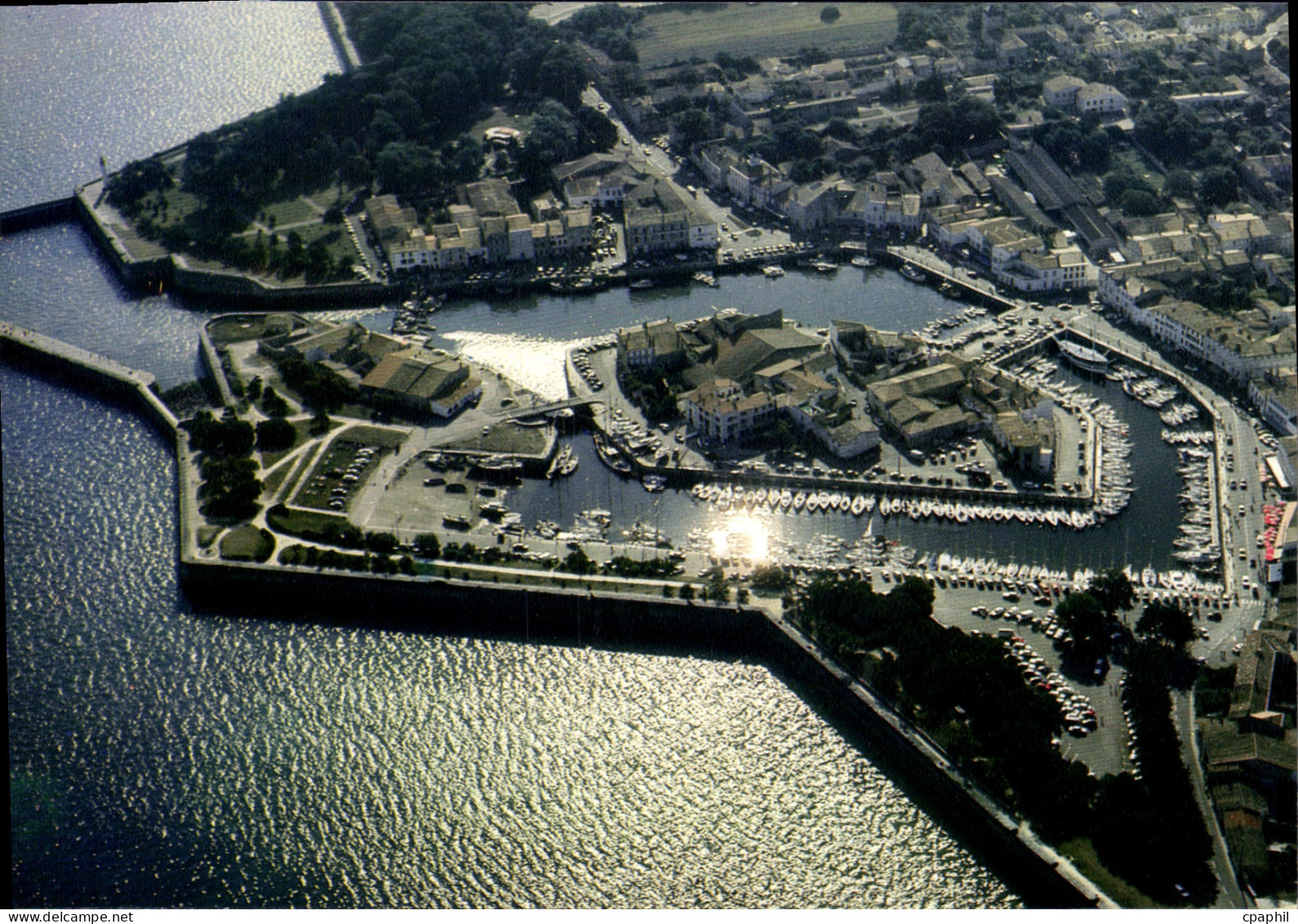 CPSM Ile De Re Saint Martin De Re Le Port Entourant Le Petit Quartier Pierre Lanier