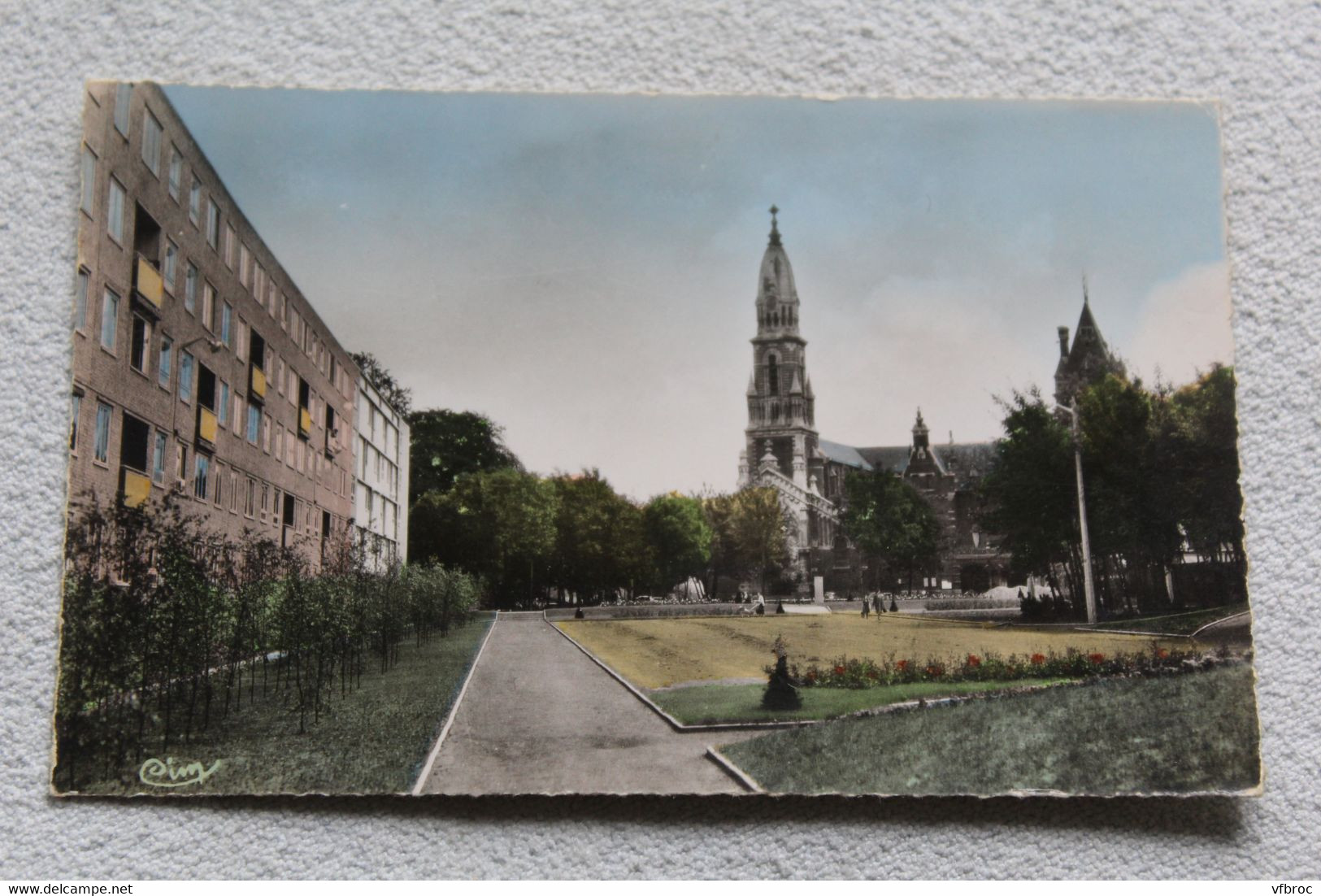 Cpsm, la Madeleine, une vue du parc, Nord 59
