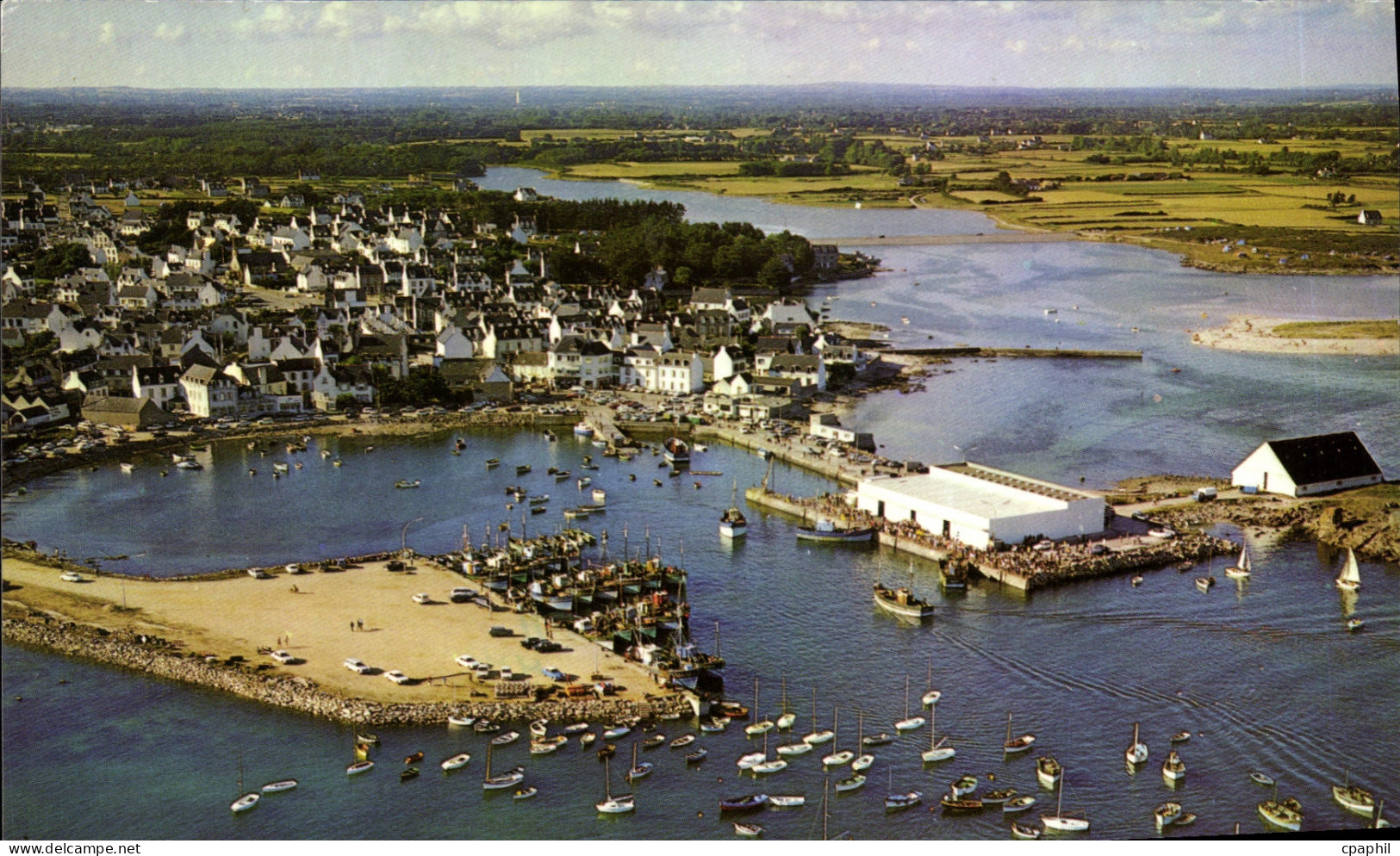 CPSM Le Bretagne Pittoresque pays Bigouden rentree de peche au port Lesconil