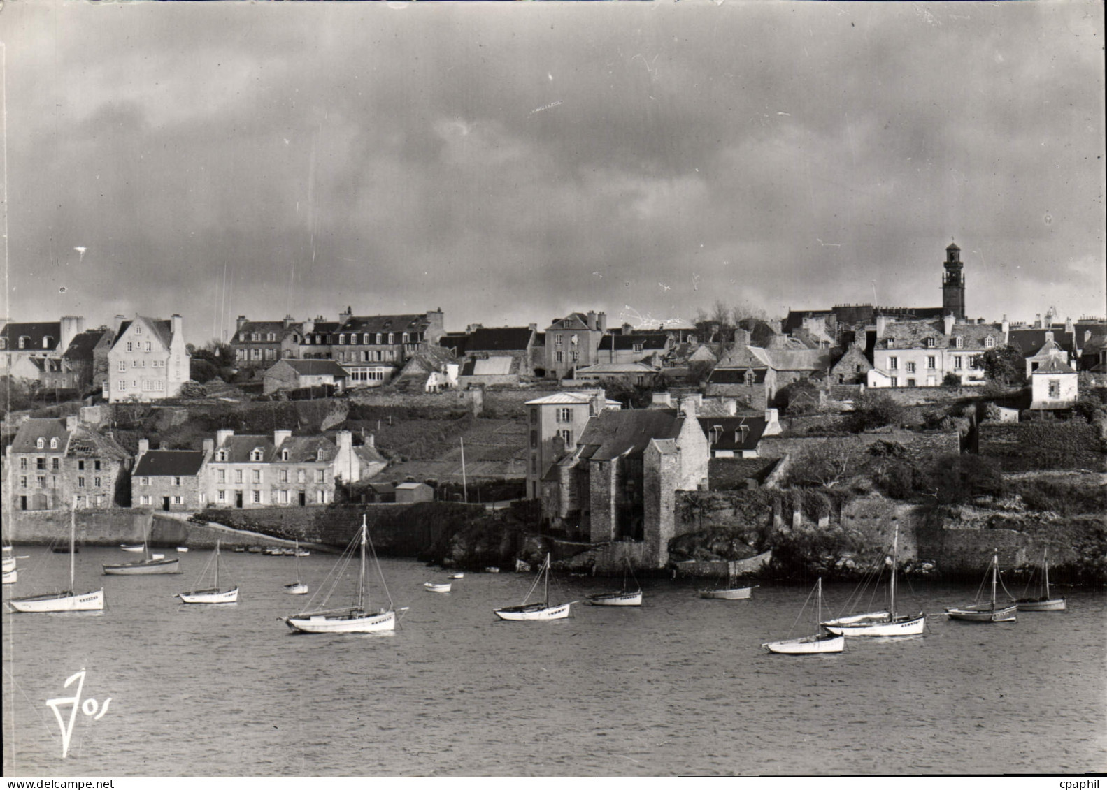 CPSM Le Conquet La Vieille Cite Du Conquet Dominant Le Port De Peche