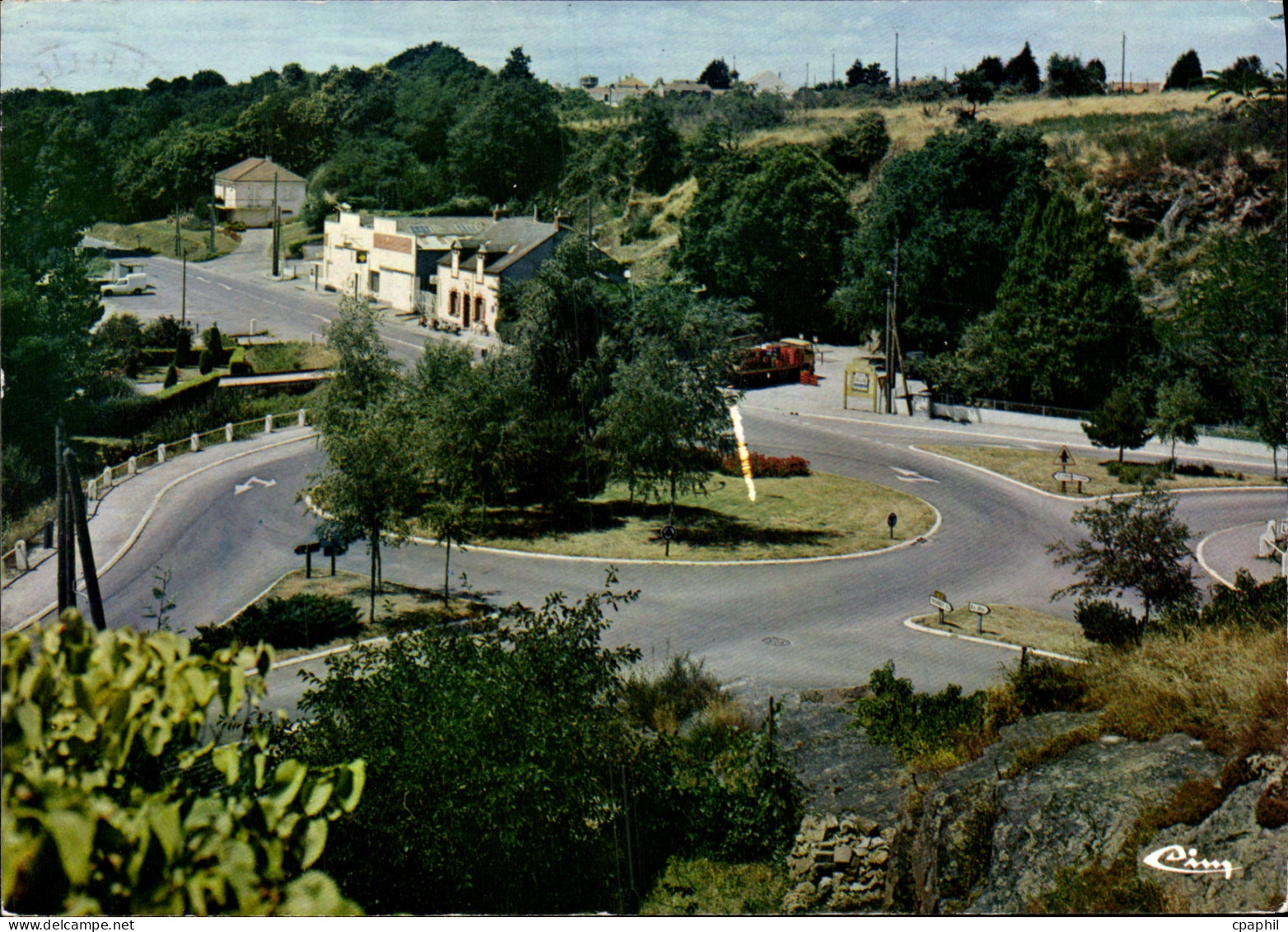 CPSM Le Montagne Loir Atl Rond point route de Paimboeuf