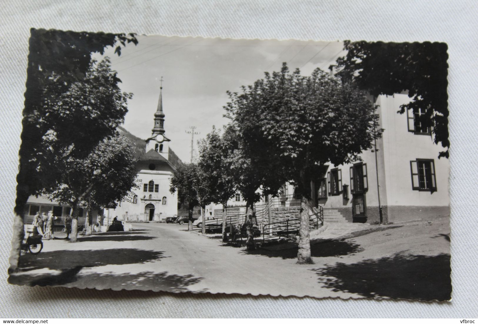 Cpsm, les Houches, place de l'église, Haute Savoie 74