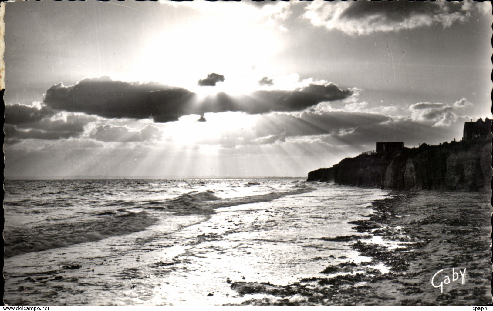 CPSM Luc Sur Mer contre Jour Sur Les Falaises