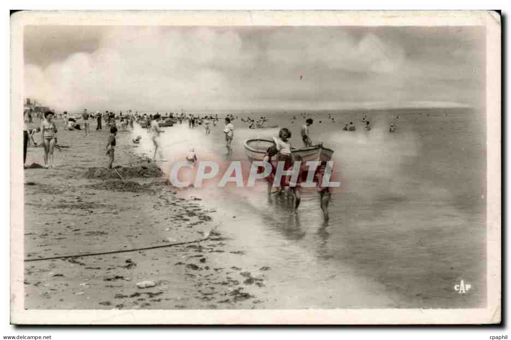 CPSM Luc sur Mer Scene de plage Le bain
