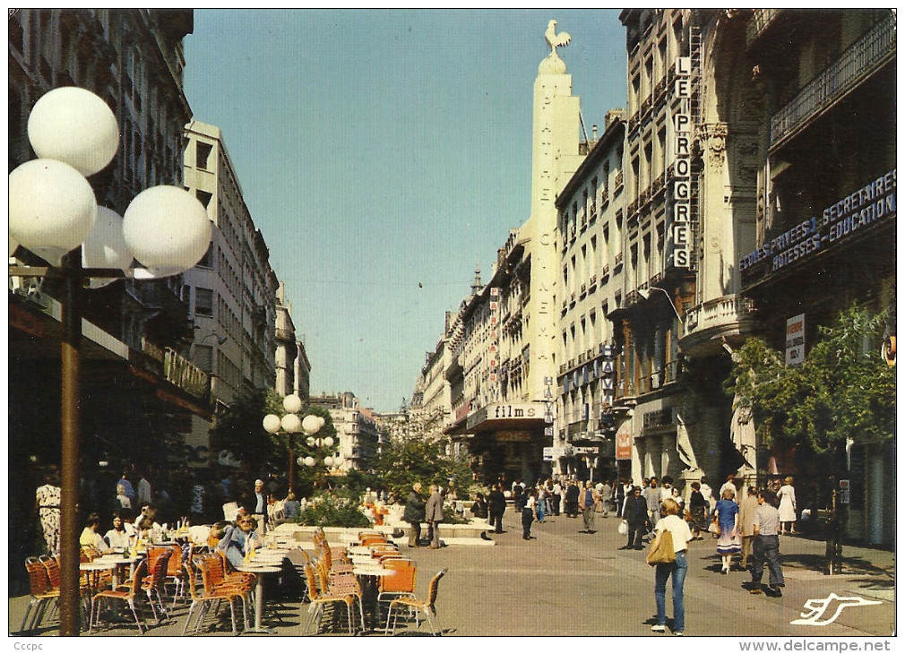 CPSM Lyon - Cinéma - Rue de la République - Rue Piétonne