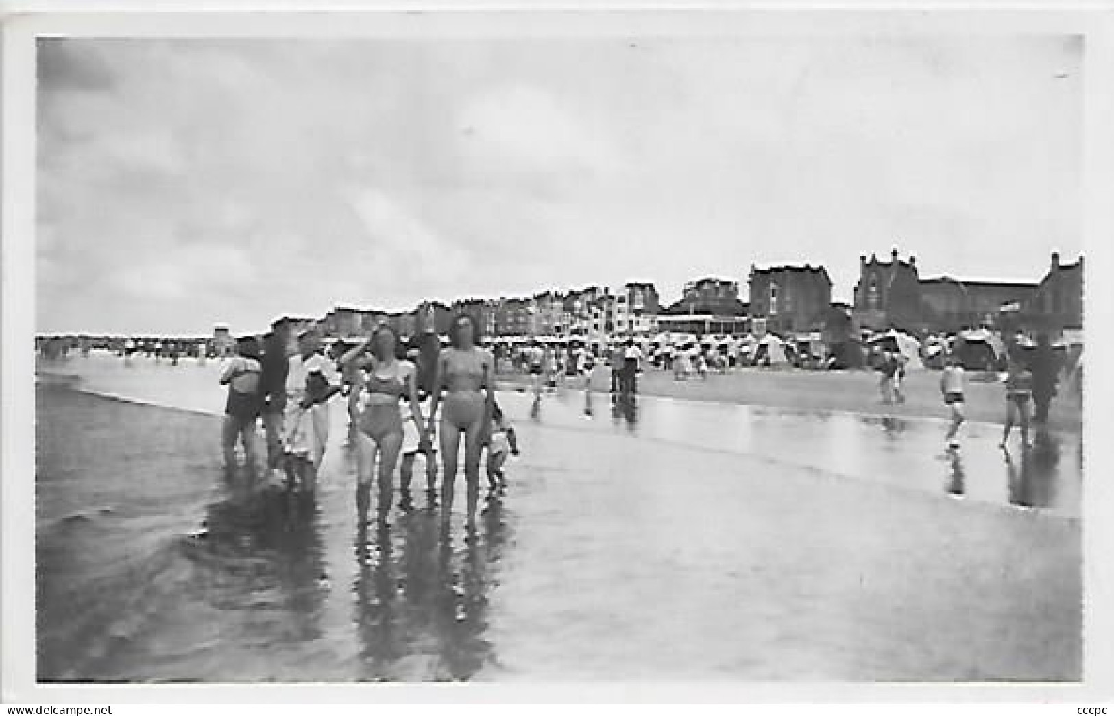 CPSM Malo-les-Bains - La Plage