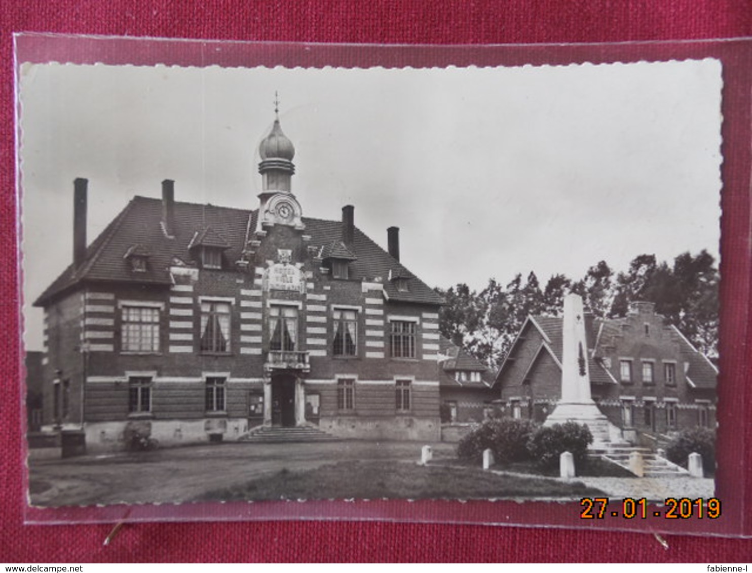 CPSM - Marcoing - Hôtel de Ville et Monument Aux Morts