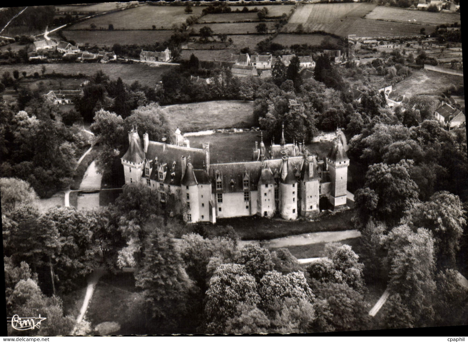 CPSM Meillant Vue Aerienne Le Chateau Partle Feodale