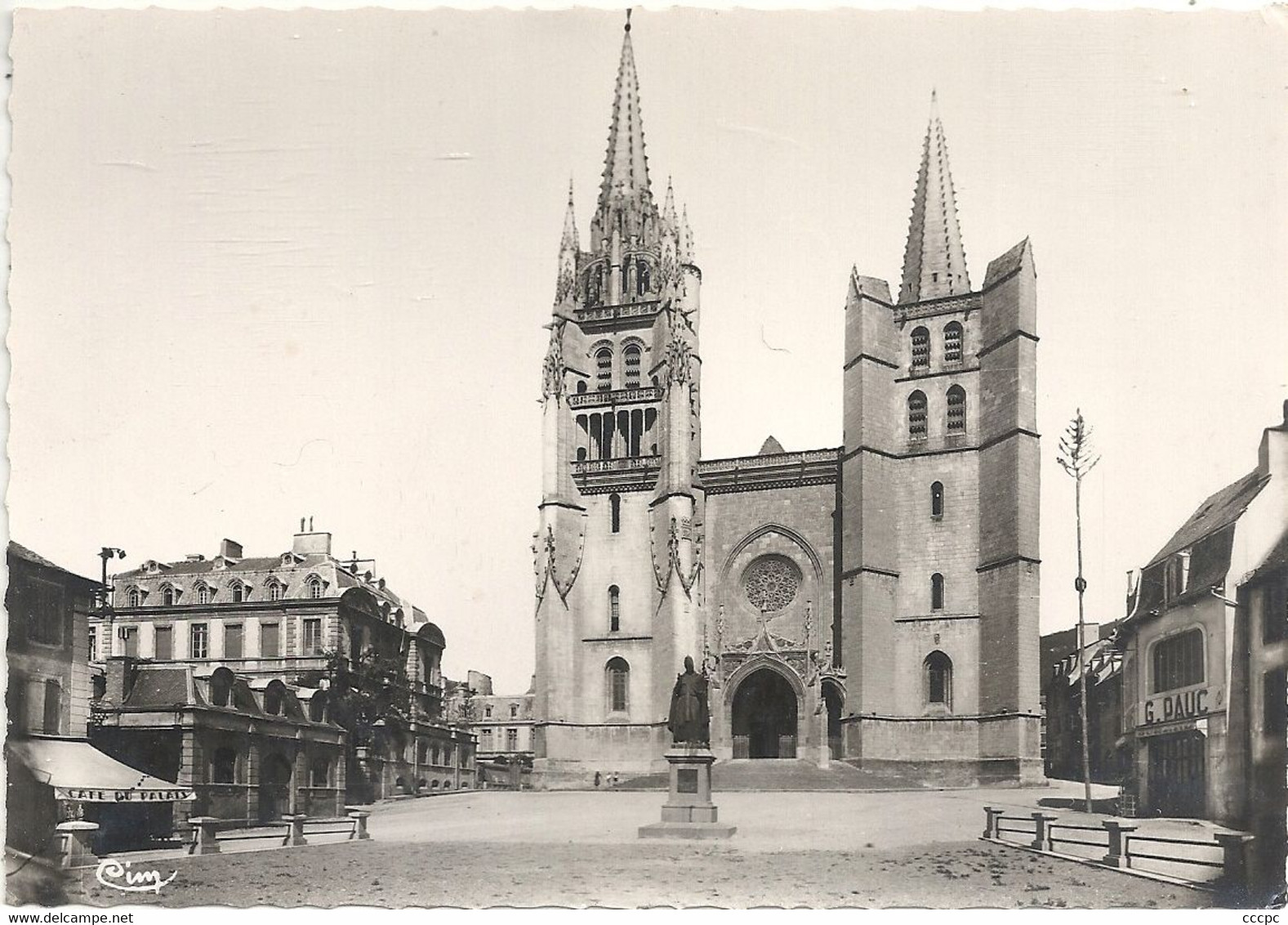 CPSM Mende La Cathédrale et la Préfecture