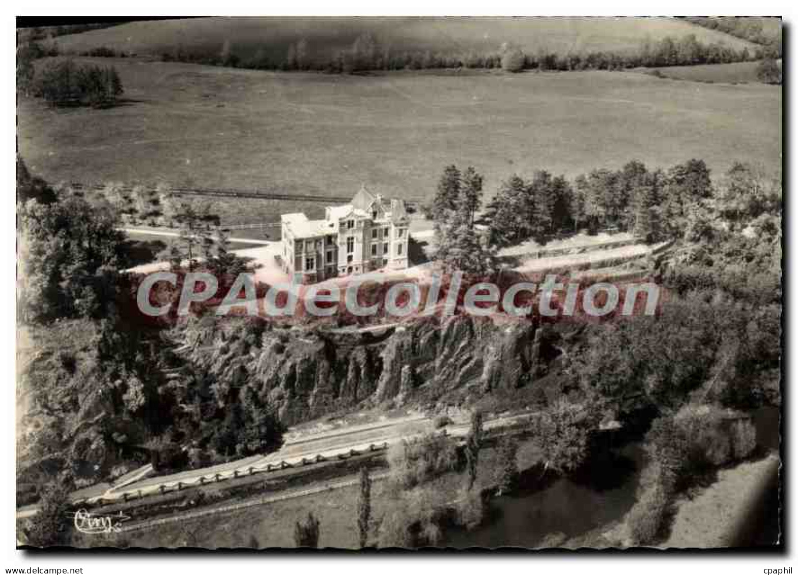 CPSM Mesnil Glaise pres Ecouche Orne Vue aerienne du Château
