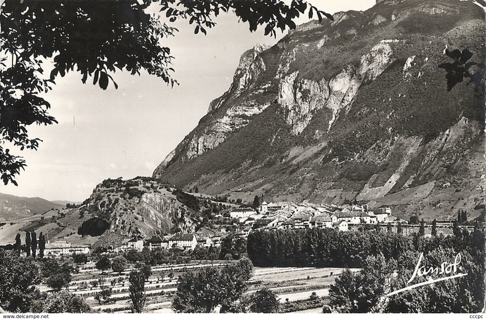 CPSM Montmélian Vue générale et le Rocher de la Savoyarde