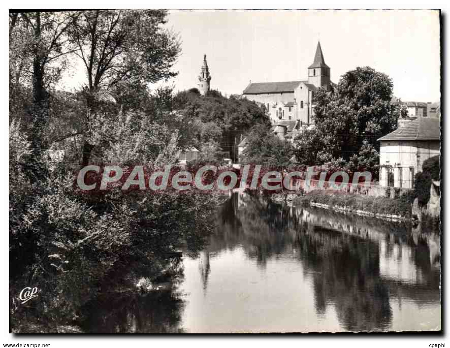 CPSM Montmorillon La Gariempe et l'Eglise