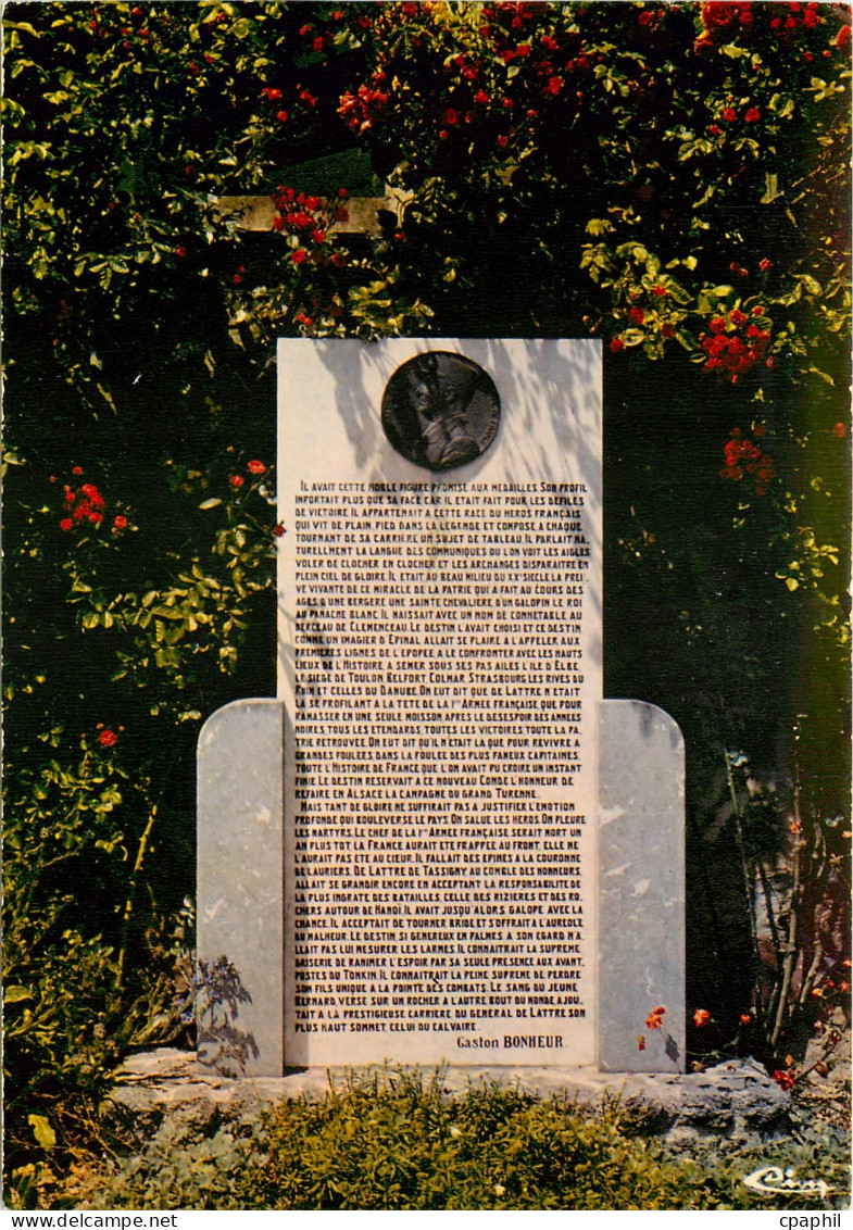 CPSM Mouilleron en Pareds (Vendee) La stele erigee en l'Honneur du Marechal de Lattre de Tassigny et